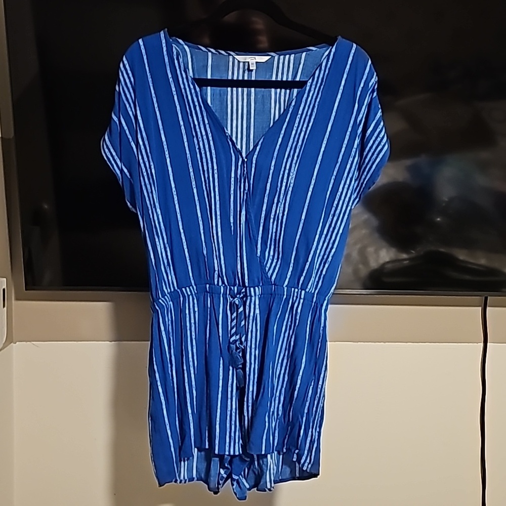 Hawaiian topic romper. Size M